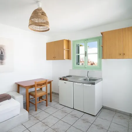 Perseas Naousa (Paros)