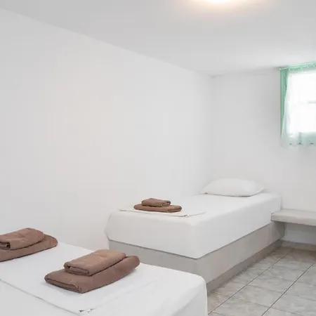 Perseas アパートホテル